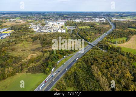 Luftbild, Autobahn A2 und Rastplatz im großen Klei, Gewerbegebiet Frielinghauser Straße mit EVERLAM Chemiewerk, DuPont Uentrop und DuBay Polymer, Fernsicht und Windräder, Uentrop, Hamm, Ruhrgebiet, Nordrhein-Westfalen, Deutschland ACHTUNGxMINDESTHONORARx60xEURO *** Luftaufnahme, Autobahn A2 und Rastplatz im großen Klei, Industriegebiet Frielinghauser Straße mit EVERLAM Chemieanlage, DuPont Uentrop und DuBay Polymer, Fernsicht- und Windturbinen, Uentrop, Hamm, Ruhrgebiet, Nordrhein-Westfalen, Deutschland ATTENTIONxMINDESTHONORARx60xEURO Stockfoto