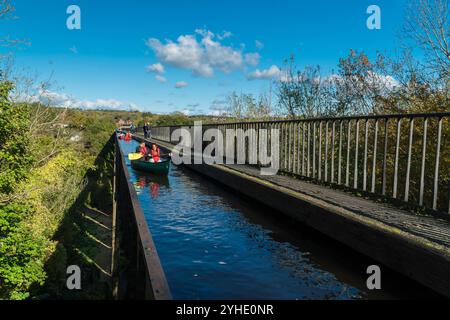 Pontcysyllte Aquädukt mit dem Llangollen-Kanal über dem Fluss Dee Llangollen Wales UK. Oktober 2024 Stockfoto