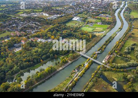 Luftbild, Fährstraße Lippebrücke am Bootshaus und Kanal Fährweg-Brücke, Fluss Lippe und Datteln-Hamm-Kanal, Kurhaus Bad Hamm und Kurpark, MVZ Prof. Dr. Uhlenbrock und Partner - Standort Hamm Kurpark, Blick zum Sportzentrum Ost mit Maximare Erlebnistherme, herbstliche Bäume, Stadtbezirk Heessen, Hamm, Ruhrgebiet, Nordrhein-Westfalen, Deutschland ACHTUNGxMINDESTHONORARx60xEURO *** Luftansicht, Fährstraße Lippebrücke am Bootshaus und Kanal Fährweg Brücke, Lippe und Datteln Hamm Kanal, Kurhaus Bad Hamm und Kurpark, MVZ Prof Dr Uhlenbrock und Partnerstandort Hamm Kurpark, Blick auf Sportze Stockfoto