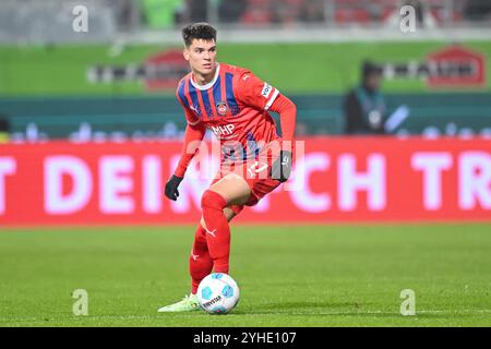 Heidenheim, Deutschland. November 2024. Fußball: Bundesliga, 1. FC Heidenheim - VfL Wolfsburg, Spieltag 10, Voith-Arena. Heidenheims Mathias Honsak in Aktion. Hinweis: Harry langer/dpa - WICHTIGER HINWEIS: Gemäß den Vorschriften der DFL Deutschen Fußball-Liga und des DFB Deutschen Fußball-Bundes ist es verboten, im Stadion und/oder des Spiels aufgenommene Fotografien in Form von sequenziellen Bildern und/oder videoähnlichen Fotoserien zu verwenden oder zu verwenden./dpa/Alamy Live News Stockfoto