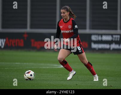 Leverkusen, Deutschland. November 2024. Katharina Piljic (Leverkusen), Leverkusen, Deutschland. November 2024. Frauen-Bundesliga, Spieltag 9, Bayer 04 Leverkusen - 1. FFC Turbine Potsdam. Quelle: Jürgen Schwarz/Alamy Live News Stockfoto