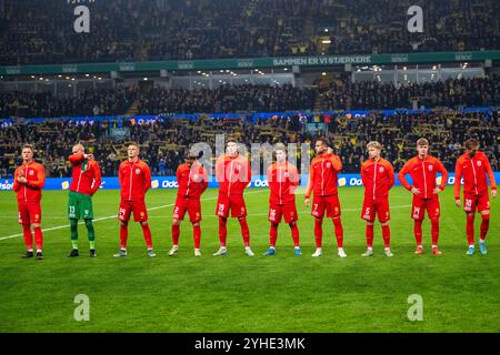 Broendby, Dänemark. November 2024. Die Spieler des FC Nordsjaelland treten für das 3F Superliga-Spiel zwischen Broendby IF und FC Nordsjaelland im Broendby Stadion in Broendby an. Quelle: Gonzales Photo/Alamy Live News Stockfoto