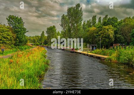 Der Forth and Clyde Canal verläuft von Osten nach Westen durch Zentralschottland und ist durch das Falkirk Wheel mit dem Union Canal verbunden. Falkirk, Schottland, Vereinigte Staaten Stockfoto