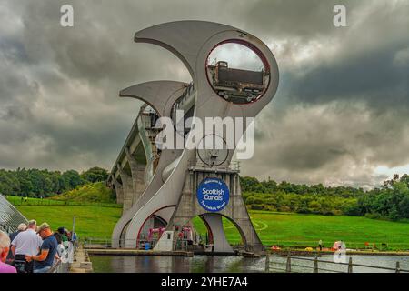 Das Falkirk Wheel ist ein innovativer rotierender Bootslift, der den Forth- und Clyde-Kanal mit dem Union Canal verbindet. Falkirk, Schottland, Vereinigtes Königreich, Eur Stockfoto