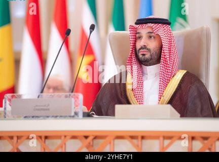 Saudischer Kronprinz Mohammed bin Salman spricht auf dem gemeinsamen außerordentlichen Gipfeltreffen der Organisation Saudi-Kronprinz Mohammed bin Salman auf dem gemeinsamen außerordentlichen Gipfeltreffen der Organisation für Islamische Zusammenarbeit OIC und der Arabischen Liga am 11. November 2024 in Riad. Der saudische Kronprinz rief auf dem Gipfel vom 11. November zu sofortigen Waffenstillständen in Gaza und im Libanon auf, auf dem die Forderungen nach einem palästinensischen Staat erneuert werden. Foto der Saudi-arabischen Presseagentur Riad Riad Saudi-Arabien 111124 Saudi Arabia SPA 001 Copyright: XapaimagesxSaudixPressxAgencyxxapaimagesx Stockfoto