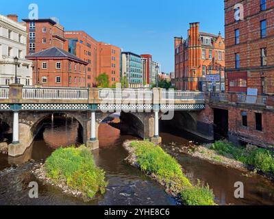 Großbritannien, South Yorkshire, Sheffield, River Don, Lady's Bridge ab Castlegate. Stockfoto