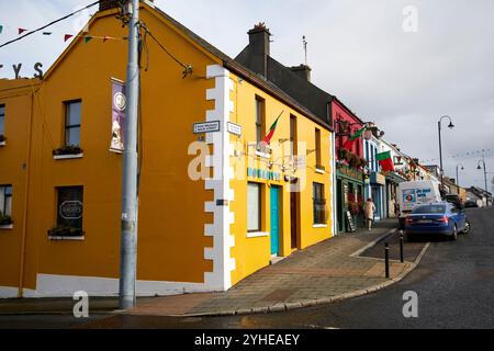 Kreuzung von malin Street und Diamant mit Geschäften Carndonagh, County donegal, republik irland Stockfoto