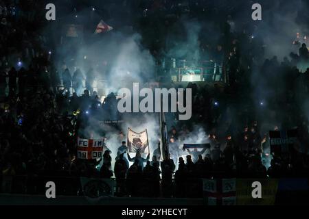 Mailand, Italien. November 2024. Fans des FC Internazionale, die während des Fußballspiels der Serie A 2024/25 zwischen dem FC Internazionale und dem SSC Napoli im San Siro Stadion zu sehen waren Credit: SOPA Images Limited/Alamy Live News Stockfoto