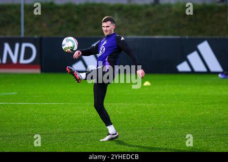 Frankfurt Am Main, Deutschland. November 2024. Pascal Groß (Deutschland) am Ball, GER, Training, DFB Fussball Herren Nationalmannschaft Deutschland, am DFB-Campus in Frankfurt am Main, 11.11.2024. Foto: Eibner-Pressefoto/Florian Wiegand Credit: dpa/Alamy Live News Stockfoto