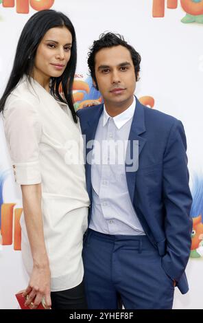 Kunal Nayyar und Neha Kapur bei der Los-Angeles-Premiere von "Trolle" im Regency Village Theatre in Westwood, USA am 23. Oktober 2016 statt. Stockfoto