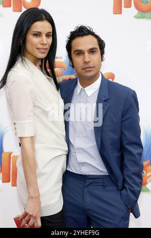 Kunal Nayyar und Neha Kapur bei der Los-Angeles-Premiere von "Trolle" im Regency Village Theatre in Westwood, USA am 23. Oktober 2016 statt. Stockfoto