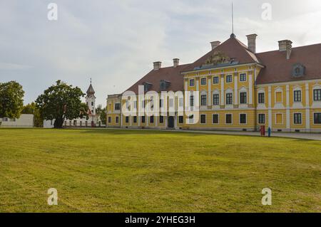 Eltz Manor, eine barocke Burg in Vukovar Stockfoto