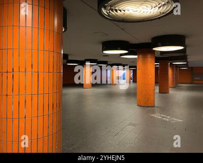 Die Messedamm-Unterführung in der Nähe des ICC (Internationales Congress Centrum). Westend, Charlottenburg-Wilmersdorf, Berlin, Deutschland. Oktober 2023. Stockfoto