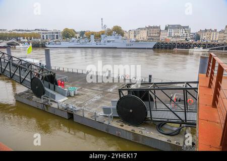 ehemaliges Kriegsschiff der französischen Marine Escorteur d Escadre Maille-Breze am Quai de la Fosse, heute Marinemuseum, gesehen von der Ile de Nantes in der Loire, Nantes, Departement Loire-Atlantique, Region Pays de la Loire, Frankreich *** ehemaliges Kriegsschiff der französischen Marine Stockfoto