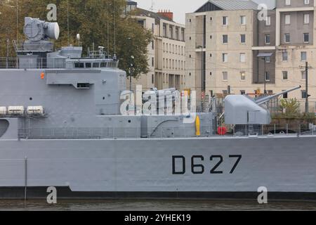 ehemaliges Kriegsschiff der französischen Marine Escorteur d Escadre Maille-Breze am Quai de la Fosse, heute Marinemuseum, gesehen von der Ile de Nantes in der Loire, Nantes, Departement Loire-Atlantique, Region Pays de la Loire, Frankreich *** ehemaliges Kriegsschiff der französischen Marine Stockfoto