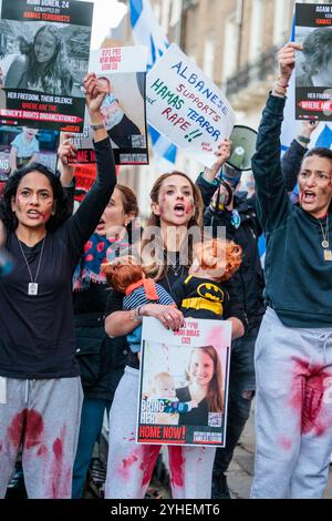 SOAS, London, Großbritannien. November 2024. Kampagne gegen den Antisemitismus veranstalten Sie eine Demonstration an der Schule für Orientalische und Afrikanistik (SOAS), wo die UN-Sonderberichterstatterin für die besetzten palästinensischen Gebiete, Francesca Albanese, wie sie zuvor über „die jüdische Lobby“ gepostet hat und angeblich auf einer von der Hamas organisierten Konferenz erklärt hat, dass sie „das Recht auf Widerstand“ hätten. Quelle: Amanda Rose/Alamy Live News Stockfoto