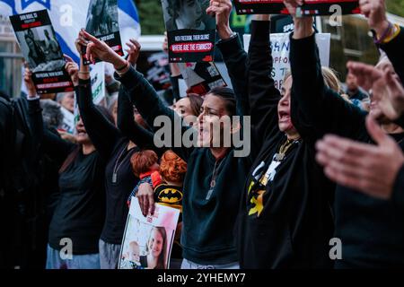 SOAS, London, Großbritannien. November 2024. Kampagne gegen den Antisemitismus veranstalten Sie eine Demonstration an der Schule für Orientalische und Afrikanistik (SOAS), wo die UN-Sonderberichterstatterin für die besetzten palästinensischen Gebiete, Francesca Albanese, wie sie zuvor über „die jüdische Lobby“ gepostet hat und angeblich auf einer von der Hamas organisierten Konferenz erklärt hat, dass sie „das Recht auf Widerstand“ hätten. Quelle: Amanda Rose/Alamy Live News Stockfoto