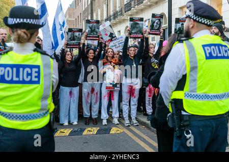 SOAS, London, Großbritannien. November 2024. Kampagne gegen den Antisemitismus veranstalten Sie eine Demonstration an der Schule für Orientalische und Afrikanistik (SOAS), wo die UN-Sonderberichterstatterin für die besetzten palästinensischen Gebiete, Francesca Albanese, wie sie zuvor über „die jüdische Lobby“ gepostet hat und angeblich auf einer von der Hamas organisierten Konferenz erklärt hat, dass sie „das Recht auf Widerstand“ hätten. Quelle: Amanda Rose/Alamy Live News Stockfoto