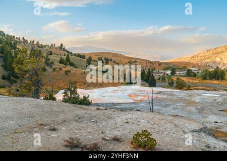 Genießen Sie den Blick vom Beaver Ponds Trailhead in Mammoth Hot Springs. Yellowstone-Nationalpark. Wyoming. USA Stockfoto