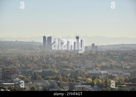 Blick auf die Skyline von Vancouver vom Vancouver Lookout auf dem Harbour Centre Stockfoto