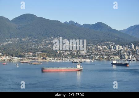 Blick auf die Skyline von Vancouver vom Vancouver Lookout auf dem Harbour Centre Stockfoto