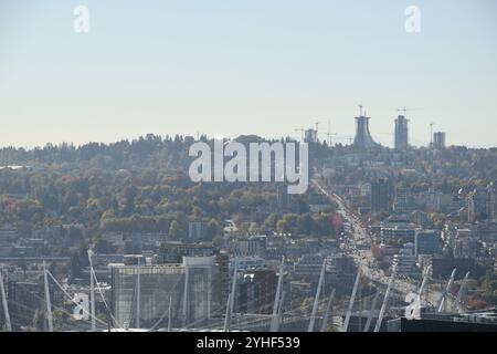 Blick auf die Skyline von Vancouver vom Vancouver Lookout auf dem Harbour Centre Stockfoto