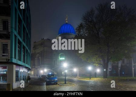 Nebelstimmung in Dresden die Dresdner Altstadt in Novembernebel gehüllt. Salzgasse mit Albertinum, Lipsiusbau Oktogonkuppel mit Fama. Dresden Sachsen Deutschland *** Nebelatmosphäre in Dresden Dresdens Altstadt umhüllt im November Nebel Salzgasse mit Albertinum, Lipsiusbau Octagon Kuppel mit Fama Dresden Sachsen Deutschland Stockfoto