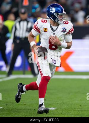 München, Deutschland. November 2024. American Football, NFL, Carolina Panthers - New York Giants, Spieltag 10, Hauptrunde in der Allianz Arena: Quarterback Daniel Jones von den New York Giants in Aktion. Quelle: Sven Hoppe/dpa/Alamy Live News Stockfoto