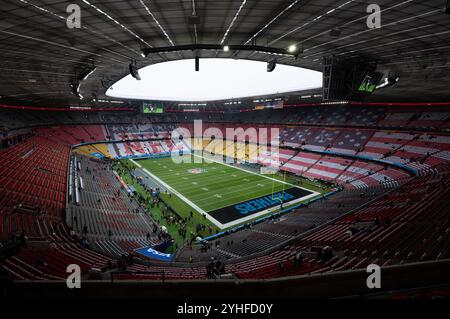 München, Deutschland. November 2024. American Football, NFL, Carolina Panthers - New York Giants, Spieltag 10, Hauptrunde in der Allianz Arena: Die Allianz Arena vor dem Spiel. Quelle: Sven Hoppe/dpa/Alamy Live News Stockfoto