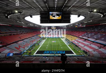München, Deutschland. November 2024. American Football, NFL, Carolina Panthers - New York Giants, Spieltag 10, Hauptrunde in der Allianz Arena: Die Allianz Arena vor dem Spiel. Quelle: Sven Hoppe/dpa/Alamy Live News Stockfoto