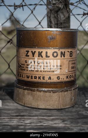 Zyklon B Gaskanne - giftiges Gas aus Cyanidwasserstoff, das im Konzentrationslager der Nazis verwendet wurde Stockfoto