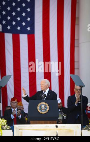 Washington, Vereinigte Staaten Von Amerika. November 2024. Washington, Vereinigte Staaten von Amerika. 11. November 2024. U. US-Präsident Joe Biden spricht am 11. November 2024 in Arlington, Virginia, zum 71. Jahrestag der National Veterans Day im Memorial Amphitheater, Arlington National Cemetery. Quelle: Sgt. Samantha Cate/US Army Photo/Alamy Live News Stockfoto