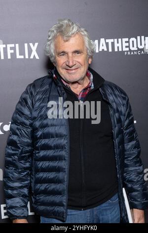Paris, Frankreich. November 2024. Michel Boujenah nimmt an der Pariser Filmpremiere von Claude Lelouch Teil, um seine Retrospektive am 11. November 2024 in der Cinematheque francaise in Paris zu eröffnen. Foto: Nasser Berzane/ABACAPRESS. COM Credit: Abaca Press/Alamy Live News Stockfoto
