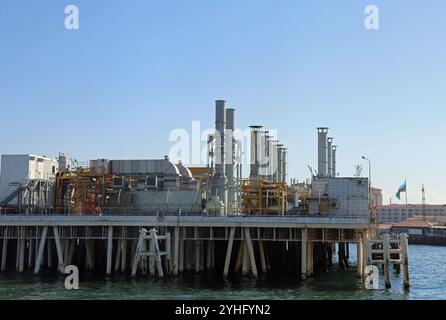 Detail der SOCAR-Ölplattform in Neft Daslari im Kaspischen Meer Stockfoto