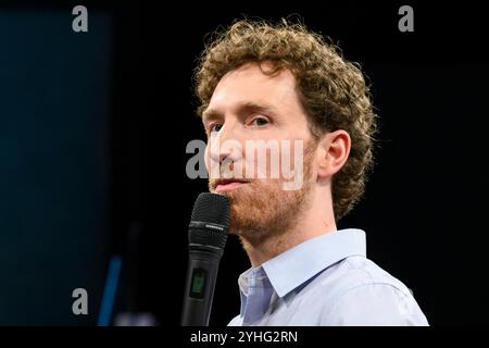 GER, Berlin, zu Gast bei - hart aber fair Polittalk, TV, Format, mit Moderator - Louis Klamroth, das erste, Berlin-Adlershof - am Studio 20, das Thema heute: Ampel weg, Probleme bleiben: Wie geht ein Neuanfang, im Bild: Louis Klamroth, 11.11. 2024, *** GER, Berlin, Gast auf hart aber fair Polittalk, TV, Format, mit Moderator Louis Klamroth, das erste, Berlin Adlershof am Studio 20, das Thema heute Ampeln weg, Probleme bleiben wie man einen Neuanfang macht, Bild Louis Klamroth, 11 11 11 2024, Copyright: HMBxMedia/UwexKoch Stockfoto