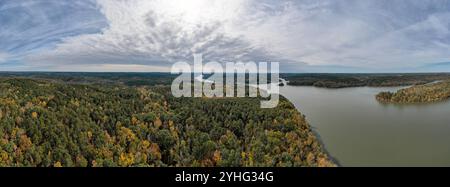 Kurze Umgehungsstraße und lange Umgehungsstraße treffen sich am Catawba River in der Nähe von Great Falls, SC Stockfoto
