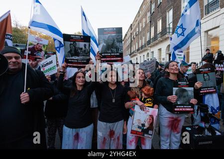 London, Großbritannien. November 2024. Pro-israelische Aktivisten protestieren gegen die Einladung des UN-Sonderberichterstatters für die besetzten Palästinensischen Gebiete (OPT) Francesca Albanese an der Schule für Orientalische und Afrikanistik (SOAS). Der Sonderberichterstatter ist ein unabhängiger Sachverständiger, der vom UN-Menschenrechtsrat ernannt wird, um die Menschenrechtslage in der OPT zu verfolgen und darüber Bericht zu erstatten. Die internationale Rechtsanwältin Francesca Albanese, die im Mai 2022 in die Rolle berufen wurde, sah sich einer anhaltenden Kampagne gegenüber der israelischen Regierung und ihren Unterstützern gegenüber zu diskreditieren. Quelle: Mark Kerrison/Al Stockfoto