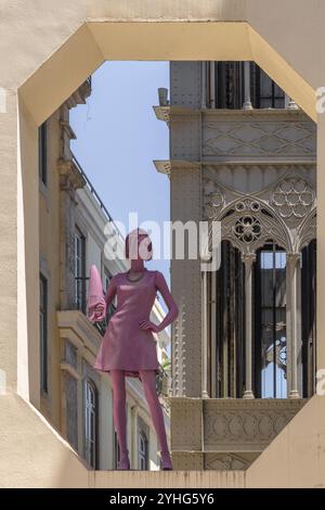 Santa Justa Aufzug. Ein Aufzug aus Schmiedeeisen aus dem Jahr 1902 mit filigranen Arbeiten, der die unteren Straßen mit dem Carmo Square verbindet. Lissabon, Portugal. Stockfoto