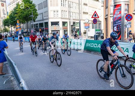 BEMER cyclassics Cycling Race , Europas größtes Radrennen findet in Hamburg statt, Rennen für Amateure und ein UCI World Tour Race für Profis, Hamburg, Deutschland Stockfoto