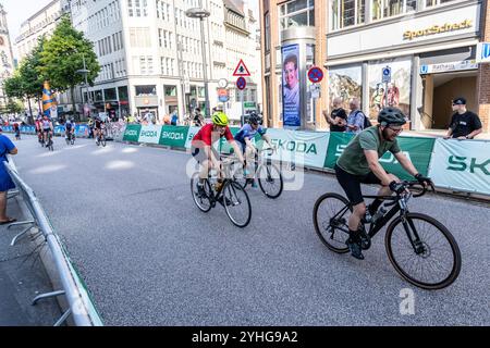 BEMER cyclassics Cycling Race , Europas größtes Radrennen findet in Hamburg statt, Rennen für Amateure und ein UCI World Tour Race für Profis, Hamburg, Deutschland Stockfoto