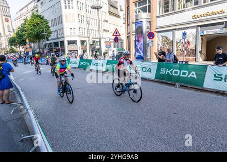 BEMER cyclassics Cycling Race , Europas größtes Radrennen findet in Hamburg statt, Rennen für Amateure und ein UCI World Tour Race für Profis, Hamburg, Deutschland Stockfoto