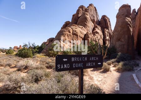 Der Arches National Park in Moab, Utah, beherbergt einige der interessantesten geologischen Besonderheiten. Stockfoto