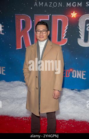 New York, Usa. November 2024. NEW YORK, NEW YORK – 11. NOVEMBER: Daniel Dae Kim nimmt am 11. November 2024 in New York City an der Premiere von „Red One“ der Amazon MGM Studios in Alice Tully Hall, Lincoln Center Teil. Quelle: Ron Adar/Alamy Live News Stockfoto