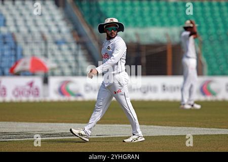 Zakir Hasan während des ersten Testtages in Bangladesch und Südafrika im Zahur Ahmed Chowdhury Stadium in Sagorika, Chattogram, Bangladesch, 29. Oktober, Stockfoto