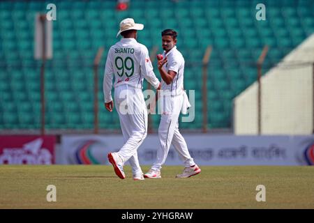 Najmul Hasan Shanto und Taijul Islam während des ersten Testtages in Bangladesch und Südafrika im Zahur Ahmed Chowdhury Stadium in Sagorika, Chattogram, Stockfoto