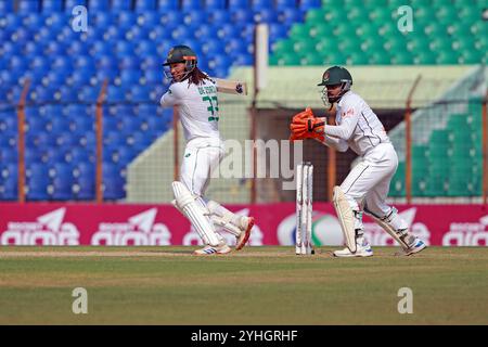 Tony de Zorzi schlägt während des ersten Testtages in Bangladesch und Südafrika im Zahur Ahmed Chowdhury Stadium in Sagorika, Chattogram, Bangladesch, Oktob Stockfoto