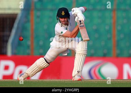 Tristan Stubbs schlägt während des ersten Testtages in Bangladesch und Südafrika im Zahur Ahmed Chowdhury Stadium in Sagorika, Chattogram, Bangladesch, Octo Stockfoto