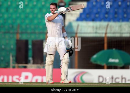 Tristan Stubbs feiert seine hundert Läufe während des ersten Testtages in Bangladesch und Südafrika im Zahur Ahmed Chowdhury Stadium in Sagorika, Chatt Stockfoto