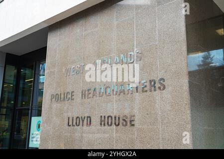 Vor dem Polizeipräsidium der West Midlands im Lloyd House im Stadtzentrum von Birmingham Stockfoto