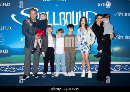 Alec Baldwin, Maria Lucia Baldwin, Leonardo Baldwin, Romeo Baldwin, Rafael Baldwin, Carmen Baldwin, Hilaria Baldwin und Eduardo Baldwin bei der Premiere des Netfilx Animationsfilms Spellbound im Paris Theatre. New York, 11.11.2024 *** Alec Baldwin, Maria Lucia Baldwin, Leonardo Baldwin, Romeo Baldwin, Rafael Baldwin, Carmen Baldwin, Hilaria Baldwin und Eduardo Baldwin bei der Premiere des Netfilx-Zeichentrickfilms Spellbound im Paris Theatre New York, 11 11 2024 Foto:XB.xHinex/xFuturexImagex Spellbound 4108 Stockfoto